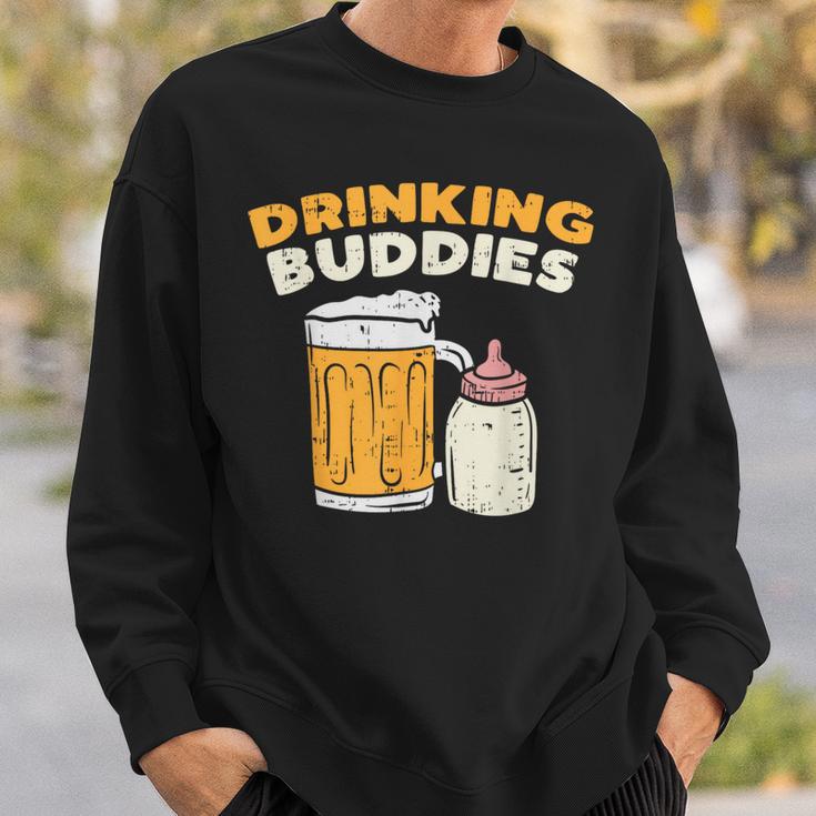 Drinkin Buddies Baby Bottle Son And Dad Matching Fathers Day Sweatshirt Geschenke für Ihn