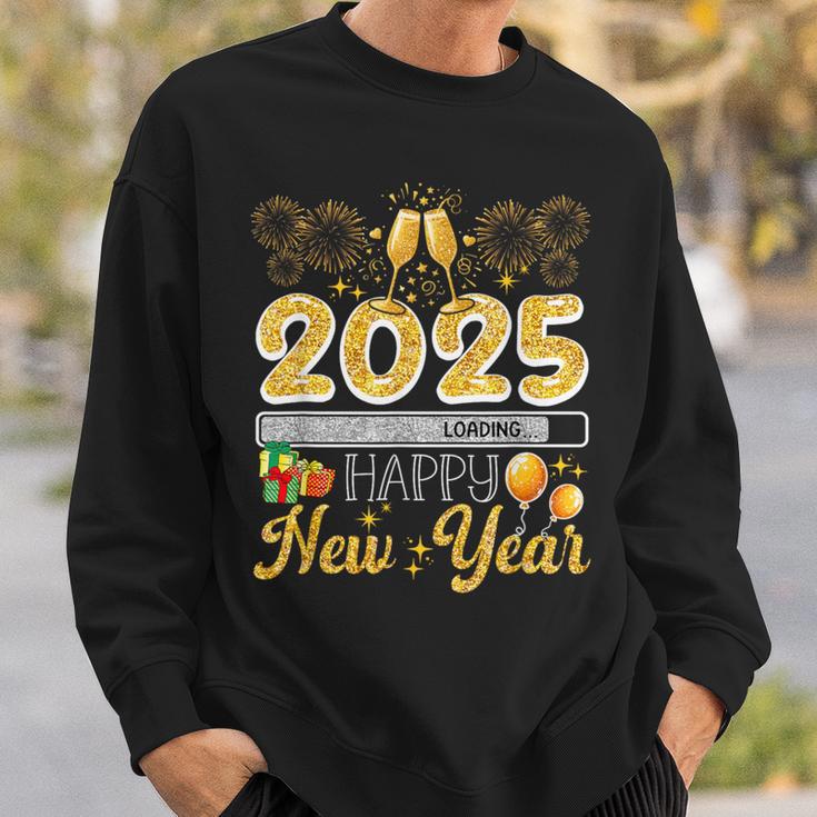 Happy New Year 2025 Loading Fireworks Champagne Lover Sweatshirt Geschenke für Ihn