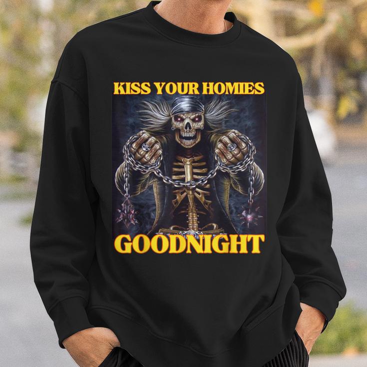 Kiss Your Homies Goodnight Cringe Hard Skeleton Meme Sweatshirt Geschenke für Ihn