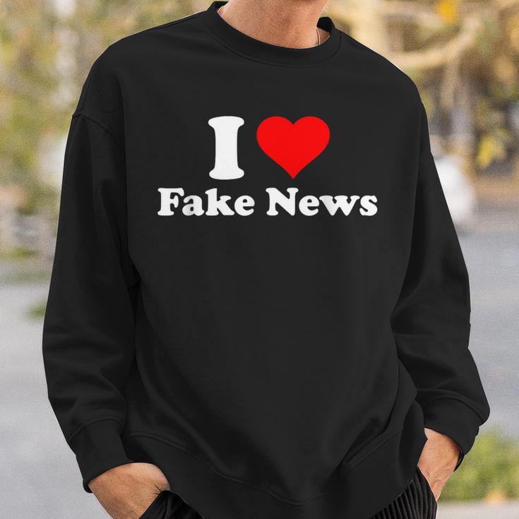 I Love Fake News Sweatshirt Geschenke für Ihn