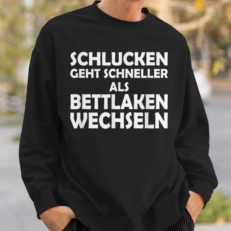 Swallowing Goes Faster Than Changing Bed Sheets S Sweatshirt Geschenke für Ihn