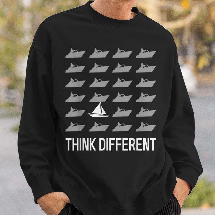 Think Different Sailing Boat Sailing Captain Skipper Sweatshirt Geschenke für Ihn