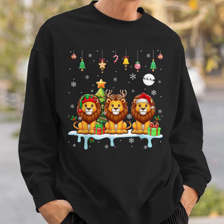 Three Santa Claus Reindeer Elf Lions Christmas Animal Lovers Children's Sweatshirt Geschenke für Ihn