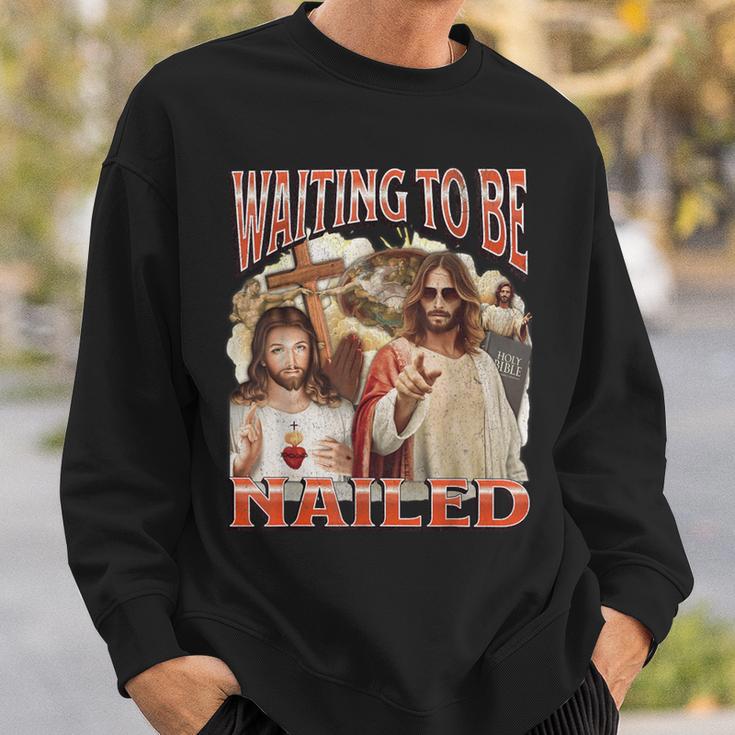 I Wait To Be Nailed Offensive Jesus Humour Adult Sweatshirt Geschenke für Ihn