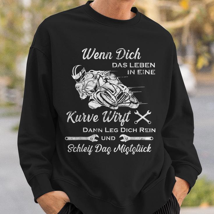 Wenn Dich Das Leben In Ein Kurve Throw Sweatshirt Geschenke für Ihn