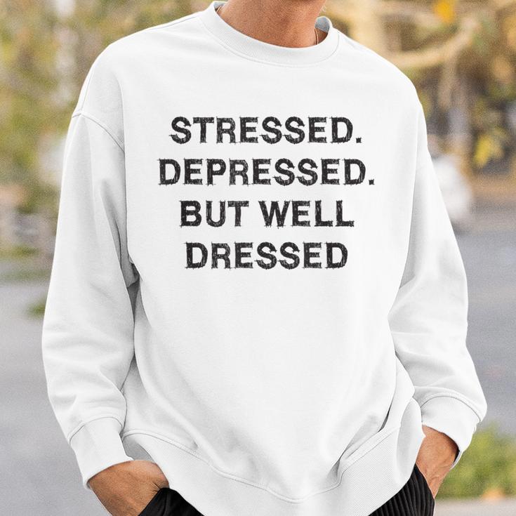 Stressed Depressed Well Dressed Saying English Fun S Sweatshirt Geschenke für Ihn