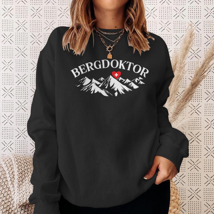 Bergdoktor Lustig Winter Sport Ski Skifahrer Herren Männer Sweatshirt Geschenke für Sie