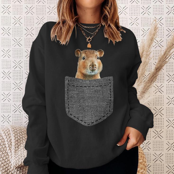 Capybara In Chest Pocket Capybara Sweatshirt Geschenke für Sie