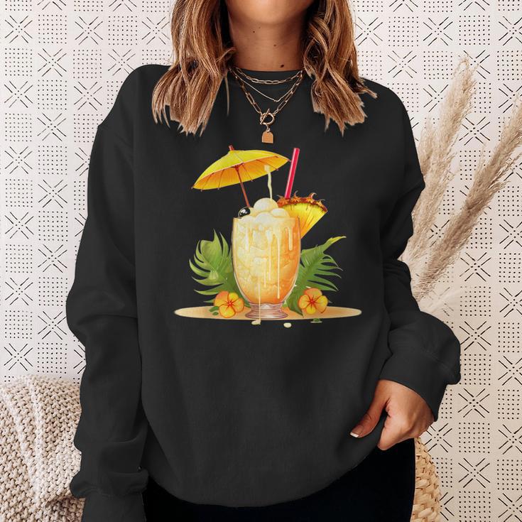 Fresh Pina Colada Fruits And Cocktail For Summer Drinks Sweatshirt Geschenke für Sie