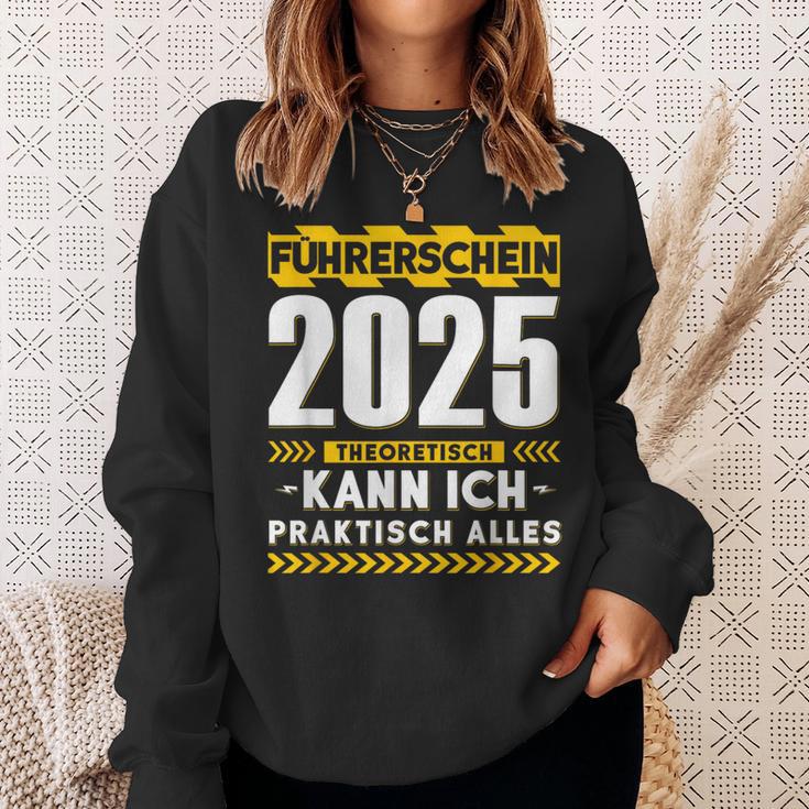 Führerschein 2025 Theoretisch Kann Ich Praktisch Alles Auto Sweatshirt Geschenke für Sie