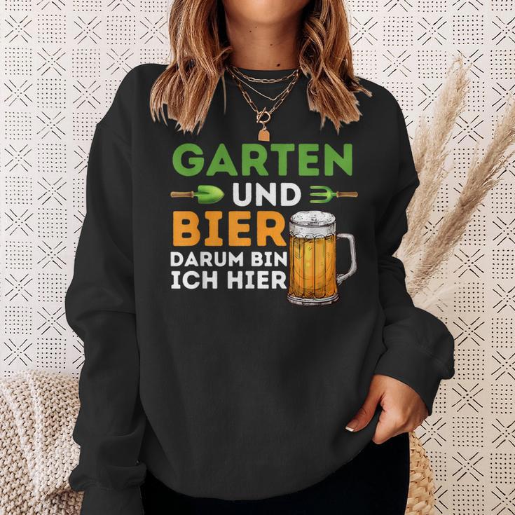 Garten Und Bier Darum Bin Ich Hier Gärtner Hobbygärtner Sweatshirt Geschenke für Sie