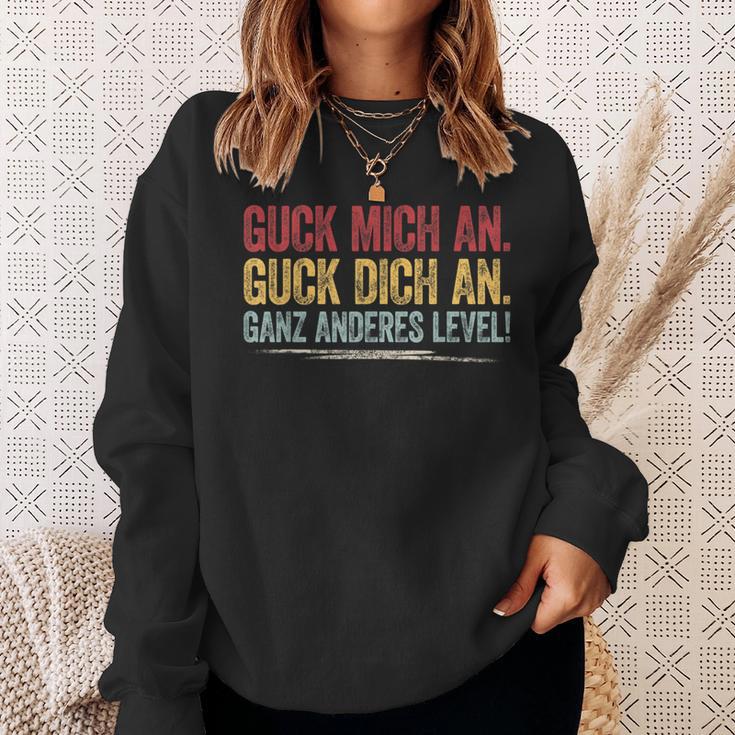 Guck Mich An Guck Dich An Ganz Anderes Level Sweatshirt Geschenke für Sie