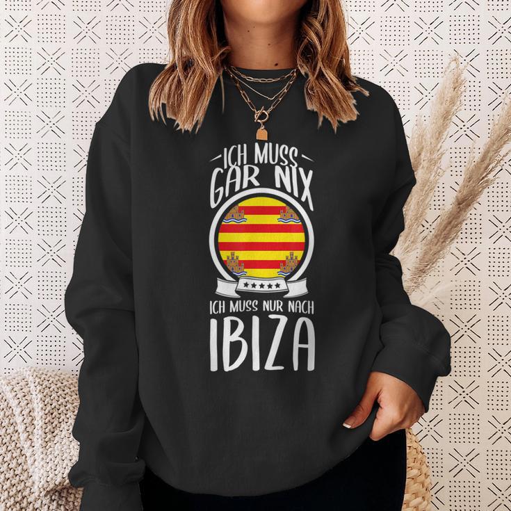 Ich Muss Gar Nix Ich Muss Nur After Ibiza Holiday Travel Sweatshirt Geschenke für Sie