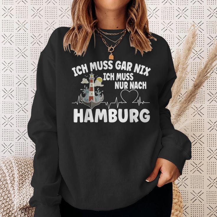 Ich Muss Gar Nix Ich Muss Nur Nach Hamburg Sweatshirt Geschenke für Sie