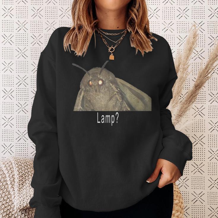 Moth Lamp Meme Sweatshirt Geschenke für Sie