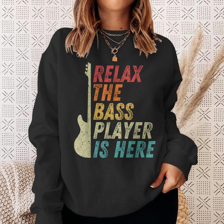 Relax The Bass Player Is Here Bass Guitar Bassist Sweatshirt Geschenke für Sie