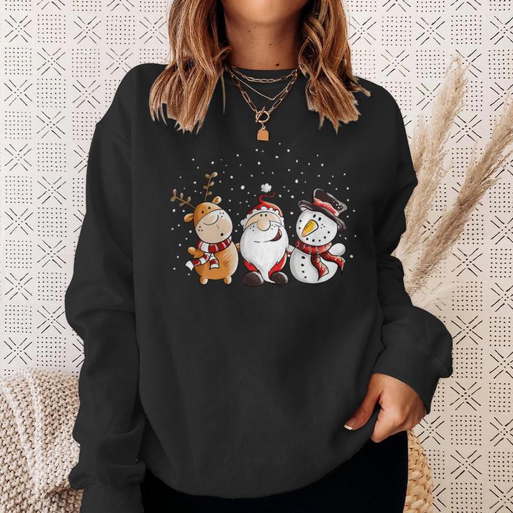 Santa Claus Reindeer And Snowman In The Snow I Christmas Sweatshirt Geschenke für Sie