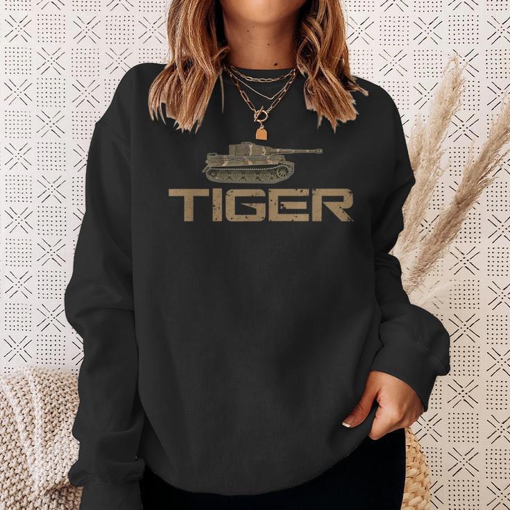 Soldiers Armed Forces In Uniform Camouflage Tiger Tank Sweatshirt Geschenke für Sie