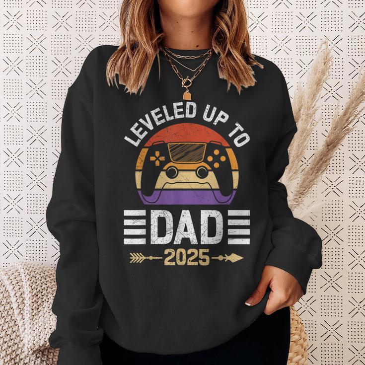 Spielerpapa Leveled Up To Daddy 2025 Dadintage Sweatshirt Geschenke für Sie