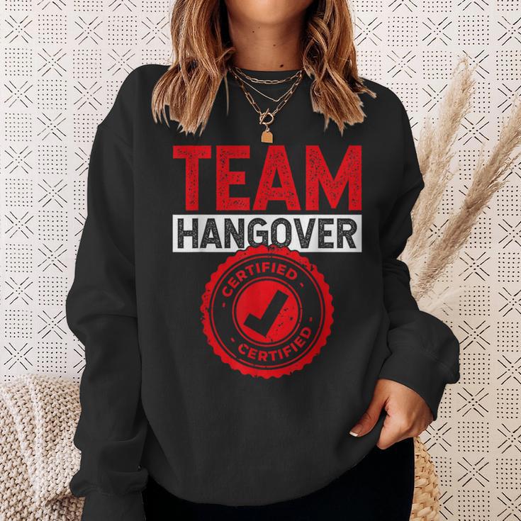 Team Hangover Certified Alkohol Trinken Trinker Party Sweatshirt Geschenke für Sie