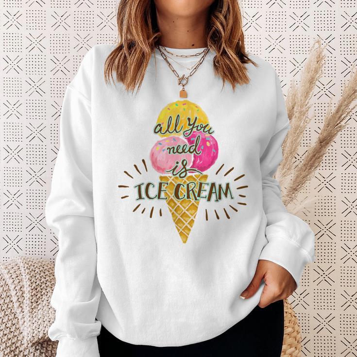 Alles Was Sie Brauchen Ist Eis Everything You Need Is Eis Sweatshirt Geschenke für Sie