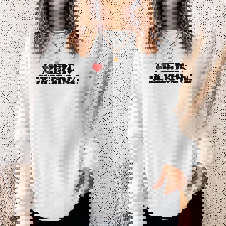 I Love Being Delusional Cita Divertida I Heart Being Delusiona Camisa de entrenamiento Regalos para ella