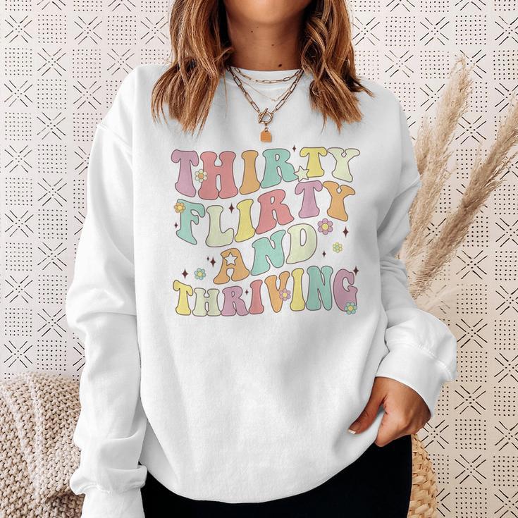 Thirty Flirty And Thriving 30Th Birthday Retro 30 Years Sweatshirt Geschenke für Sie