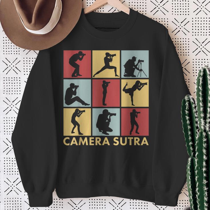 Camera Sutra Camera Photography Photographer Sweatshirt Geschenke für alte Frauen