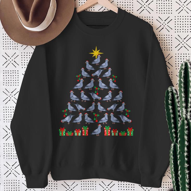 Christmas Tree Doves Pigeon Breeder Christmas Sweatshirt Geschenke für alte Frauen