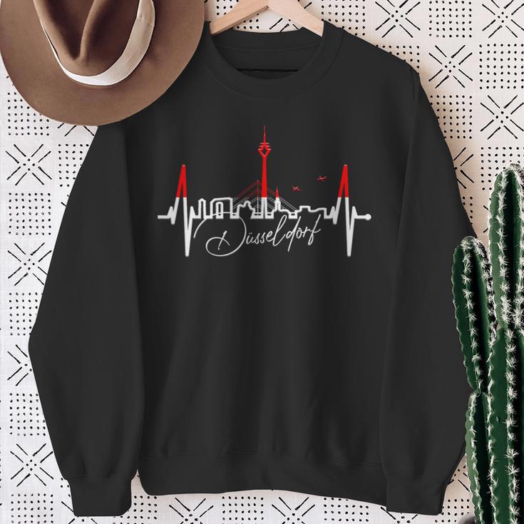 Düsseldorf Skyline Heartbeat Heart I Love Düsseldorfer Sweatshirt Geschenke für alte Frauen