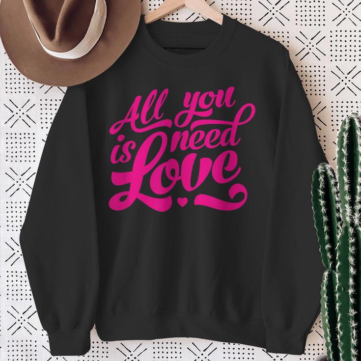 Enjoy All We Need Is Love You Need Love Spread Love Graphic Sweatshirt Geschenke für alte Frauen