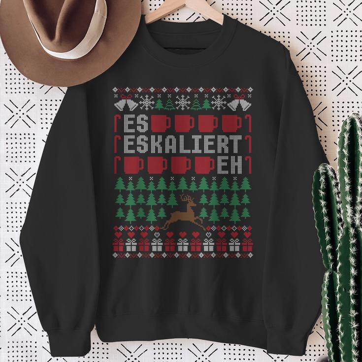 Es Eskaliert Eh Ugly Christmas Sweater Reindeer Christmas Sweatshirt Geschenke für alte Frauen