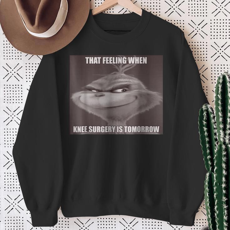 That Feeling When Knee Surgery Is Tomorrow Meme Sweatshirt Geschenke für alte Frauen