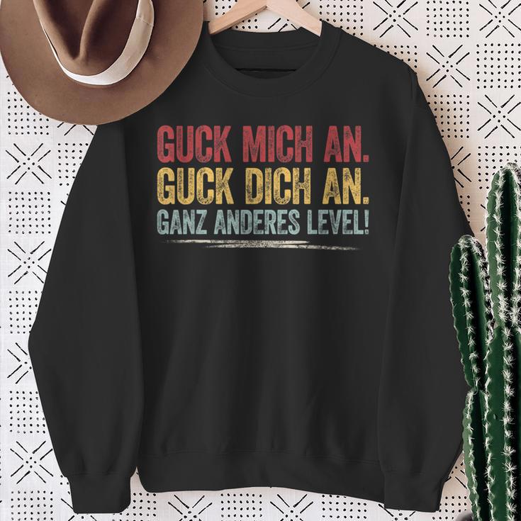 Guck Mich An Guck Dich An Ganz Anderes Level Sweatshirt Geschenke für alte Frauen