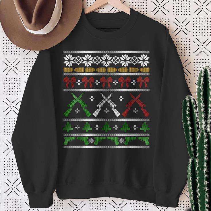 Guns For Christmas Ugly Sweater Gun Right Hunting Military Sweatshirt Geschenke für alte Frauen