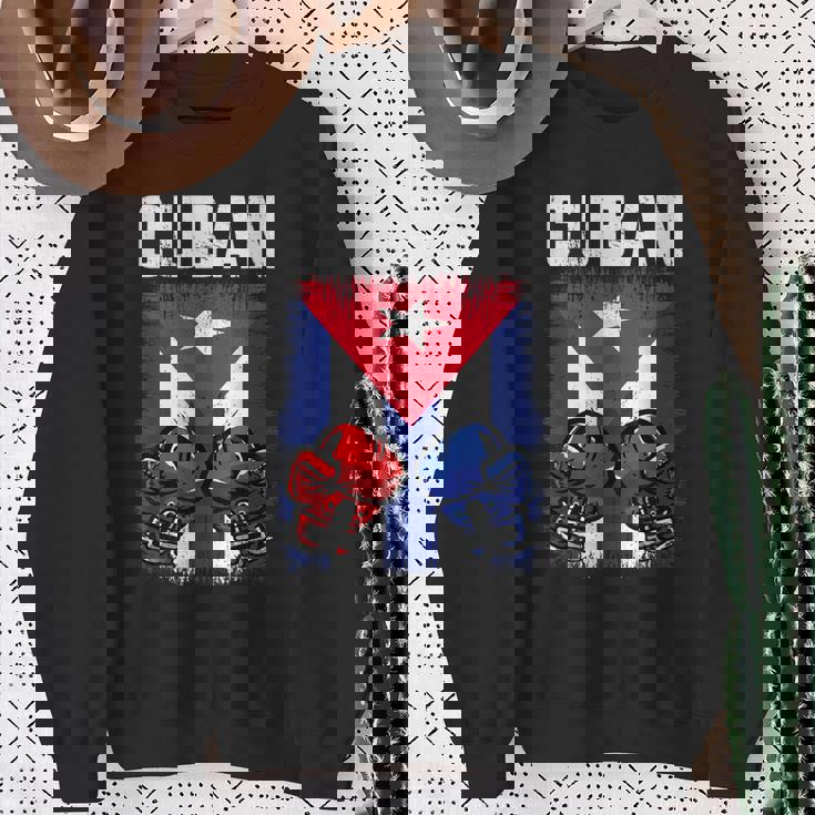 Hombre De Boxeo De Cuba Con Guantes Y Bandera Cubana Camisa de entrenamiento Regalos para ancianas