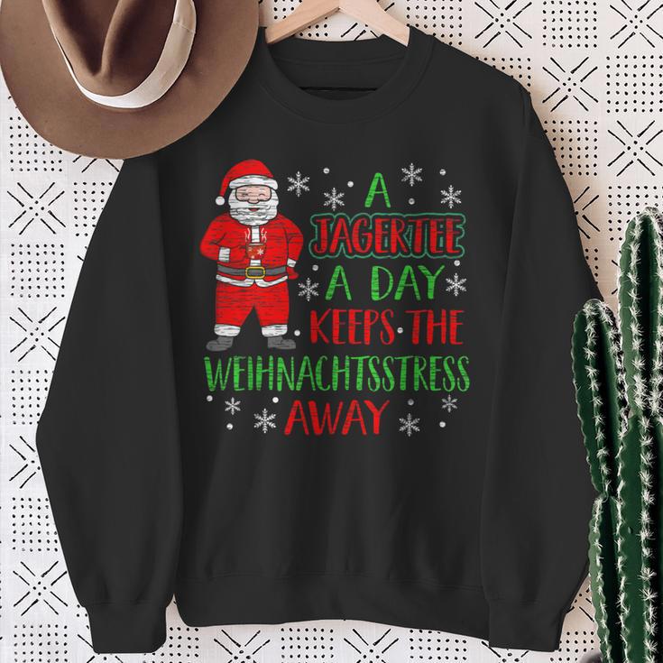 A Jager A Day Keeps Christmas Stress Away Austria Sweatshirt Geschenke für alte Frauen