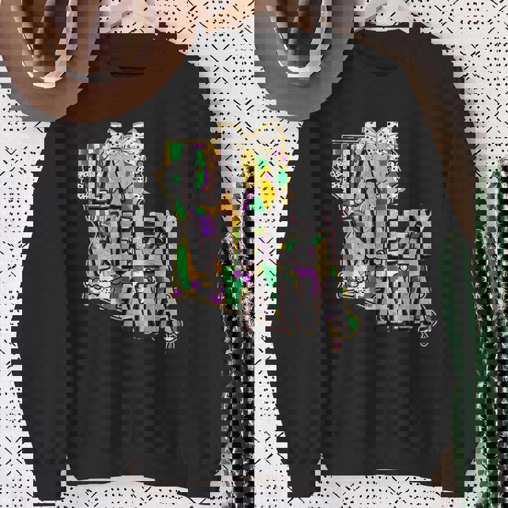 La Weezy Ana Mardi Gras Louisiana Fat Tuesdays Louisiana Map Sweatshirt Gifts for Old Women