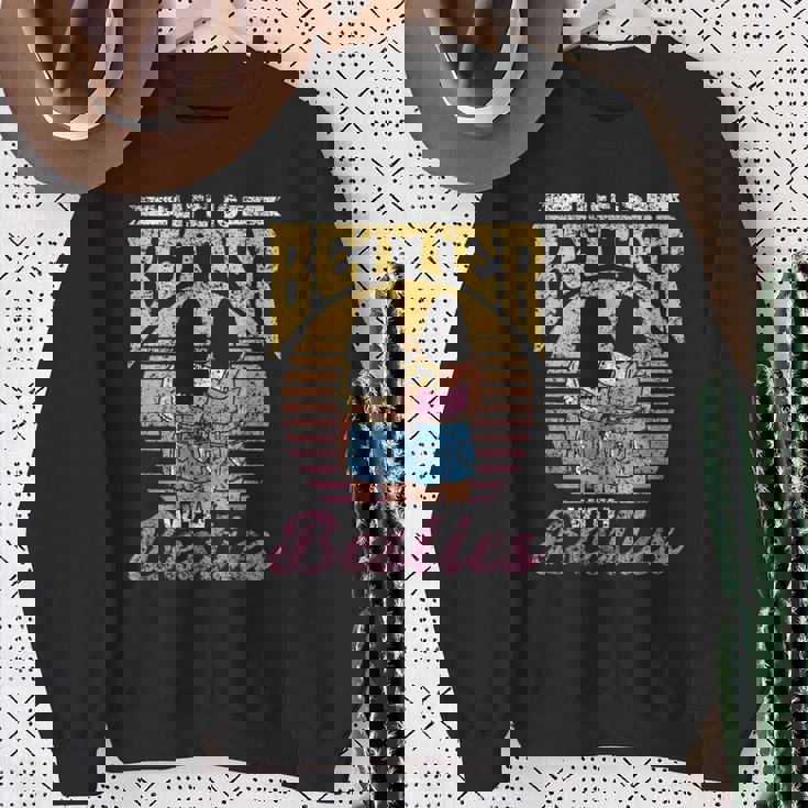 Laida Es Mejor Con Amigos Amistad Mejor Amigo Besties Camisa de entrenamiento Regalos para ancianas