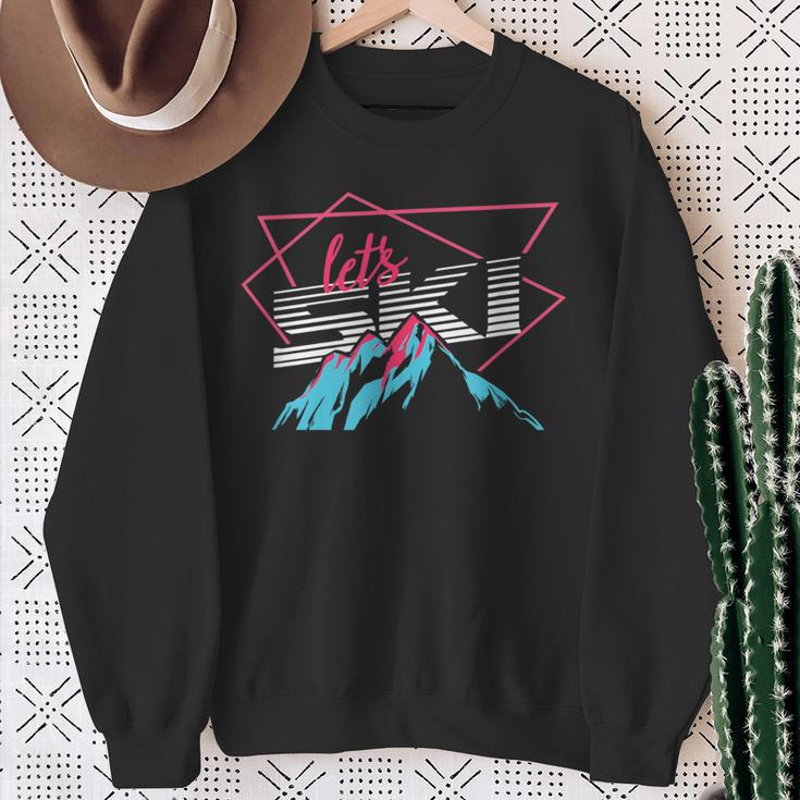 Let's Ski For A Skier Sweatshirt Geschenke für alte Frauen