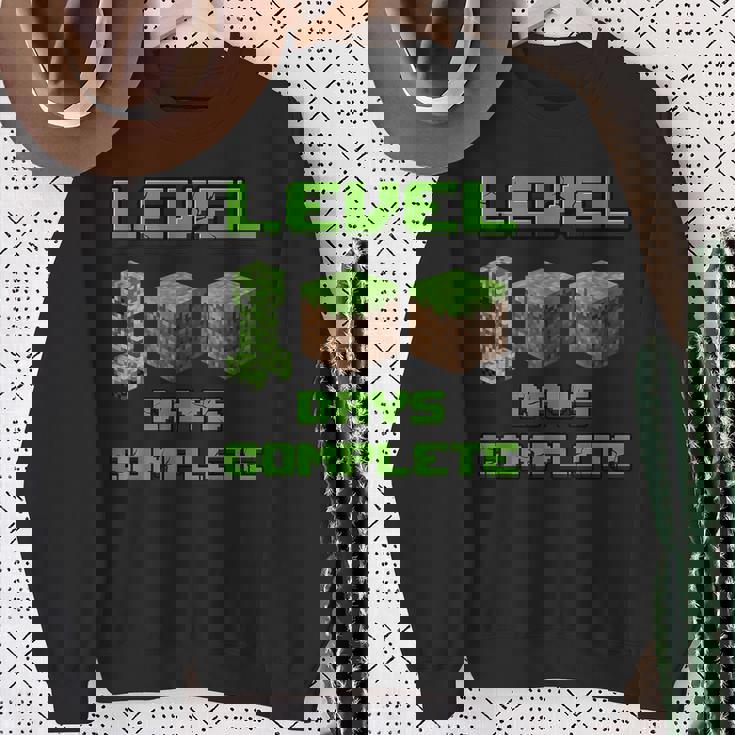 Level 100 Days Complete Gaming Pixel 100Th Days Of School Sweatshirt Gifts for Old Women