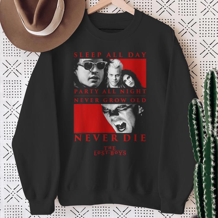 The Lost Boys Never Die Sweatshirt Geschenke für alte Frauen