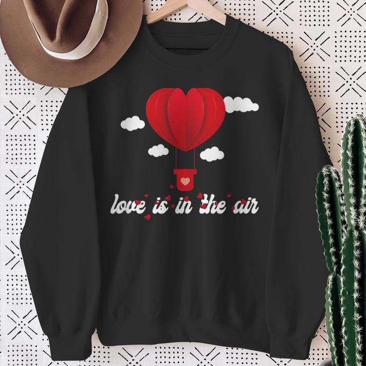 Love Is In The Air StAlentine's Day Sweatshirt Geschenke für alte Frauen