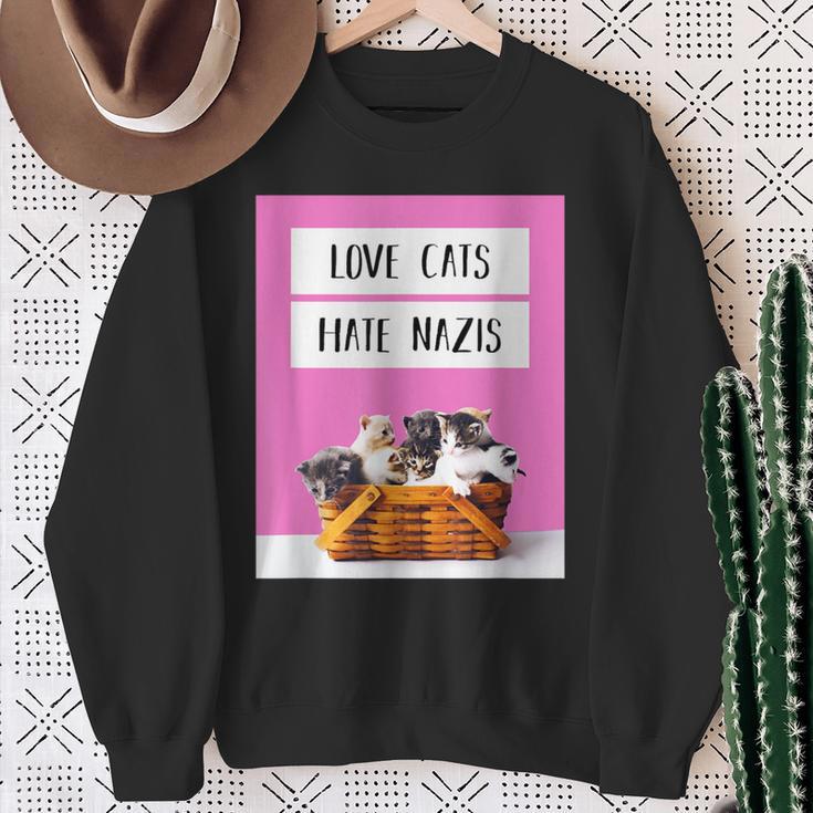 Love Cats Hate S Against Right Lives Matter Sweatshirt Geschenke für alte Frauen