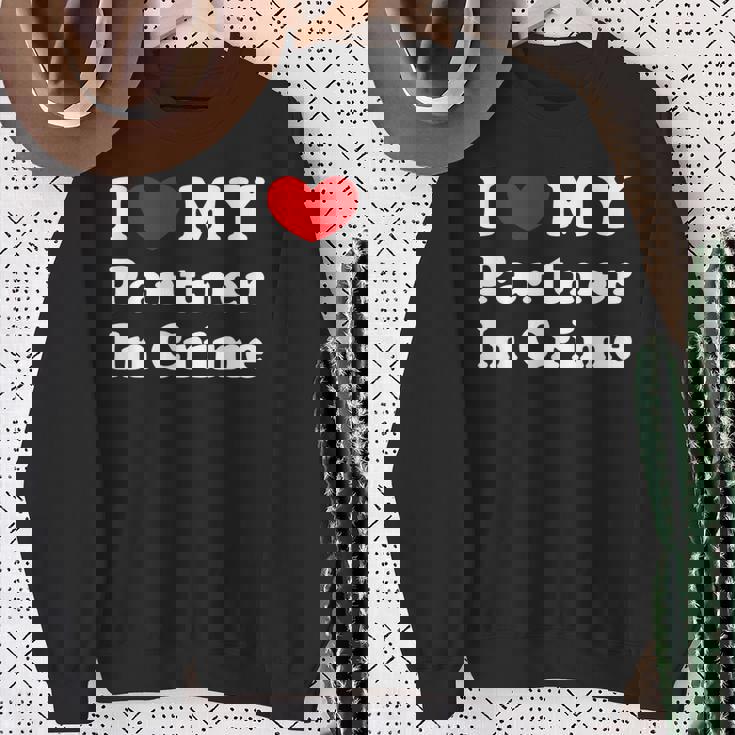 I Love My Partner In Crime I Heart My Partner In Crime Camisa de entrenamiento Regalos para ancianas