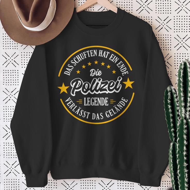 Polizist Rente 2023 A Real Legend Leaves The Terrain Sweatshirt Geschenke für alte Frauen