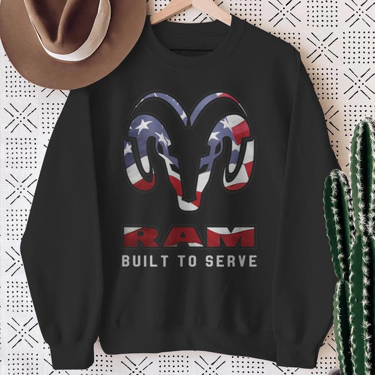 Ram Trucks Americana Built To Serve Sweatshirt Geschenke für alte Frauen