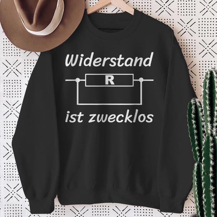 Resistance Ist Zwecklos Resistance Is A Ersion Sweatshirt Geschenke für alte Frauen