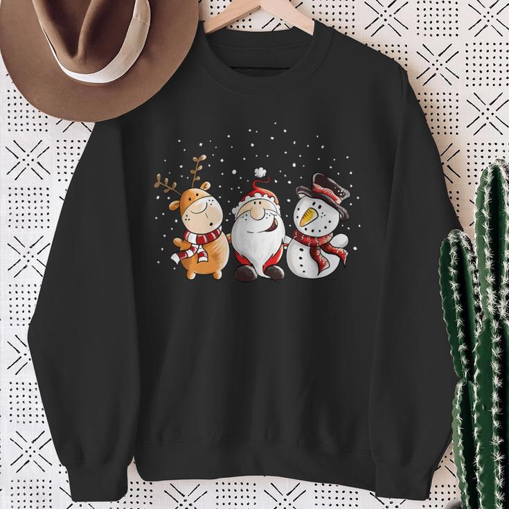 Santa Claus Reindeer And Snowman In The Snow I Christmas Sweatshirt Geschenke für alte Frauen