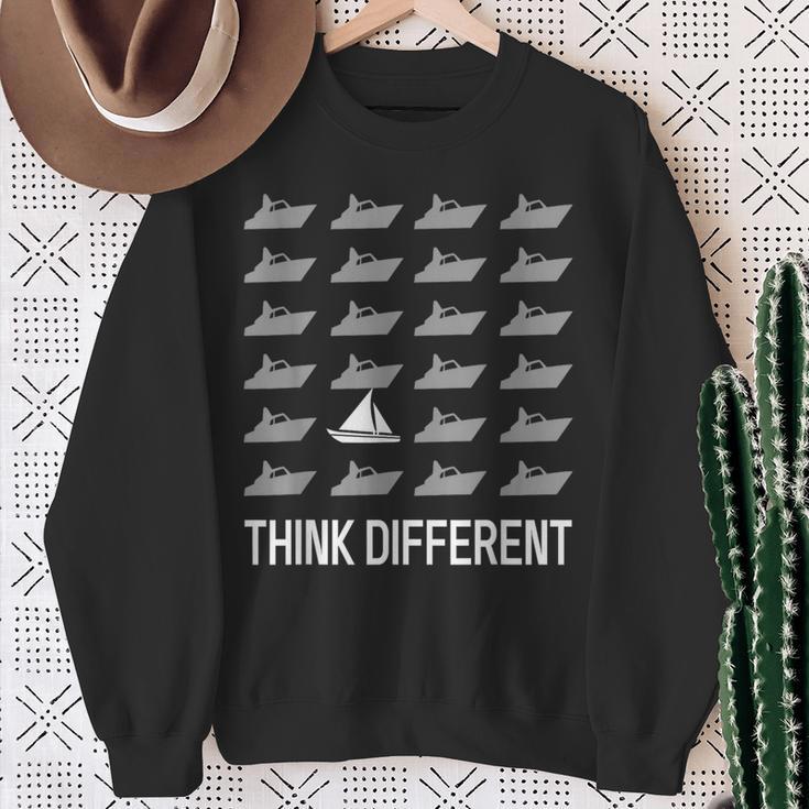 Think Different Sailing Boat Sailing Captain Skipper Sweatshirt Geschenke für alte Frauen